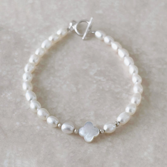 Load image into Gallery viewer, Freshwater Pearls &amp;amp; 925 Sterling Silver Clovia Toggle Bracelet
