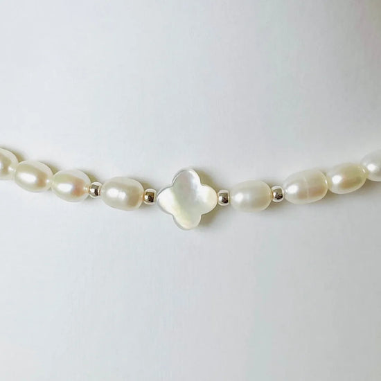 Load image into Gallery viewer, Freshwater Pearls &amp;amp; 925 Sterling Silver Clovia Necklace
